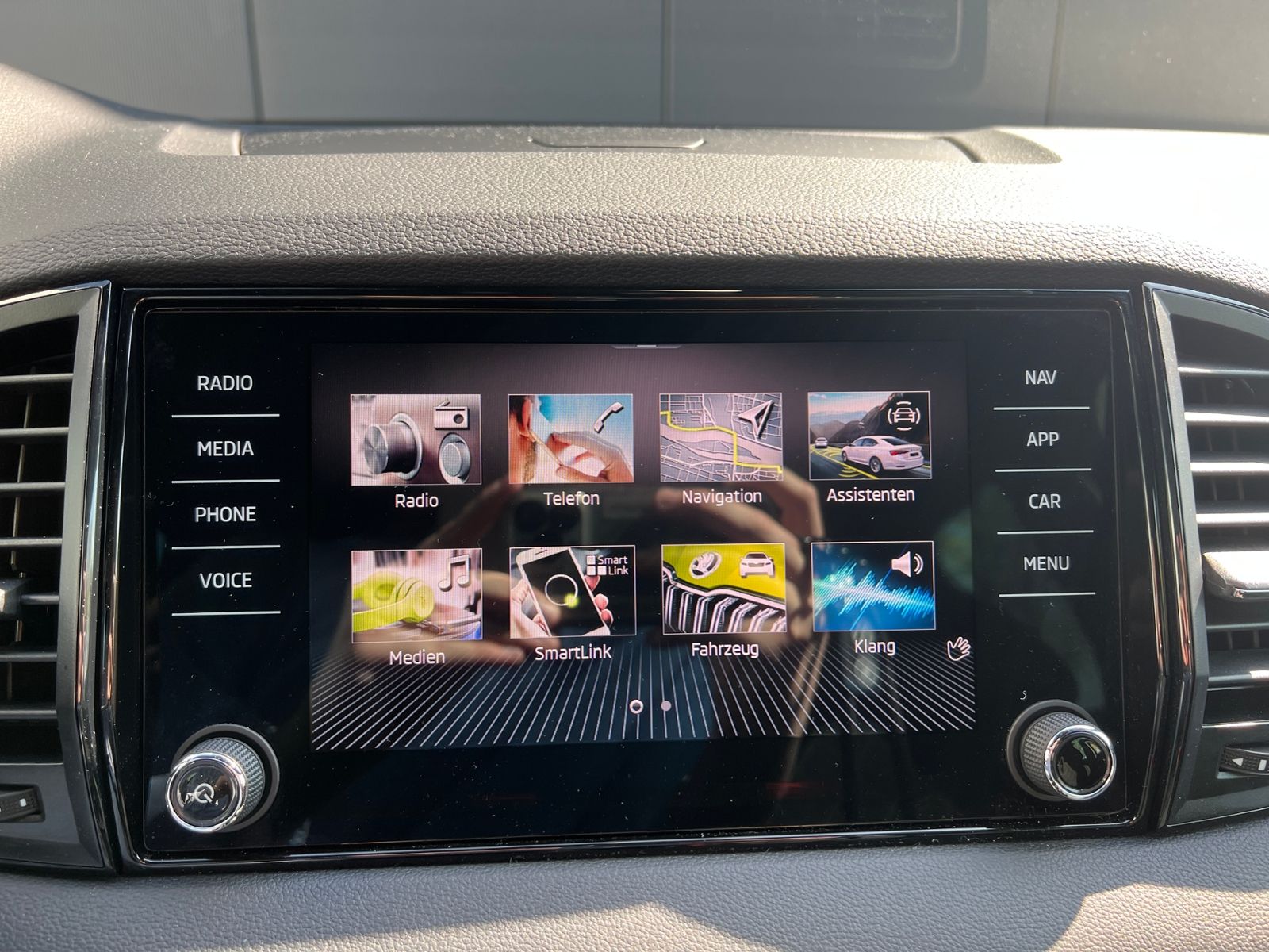 Fahrzeugabbildung SKODA Karoq Sportline 2.0 TDI DSG 4x4 "AHK, Matrix-LED