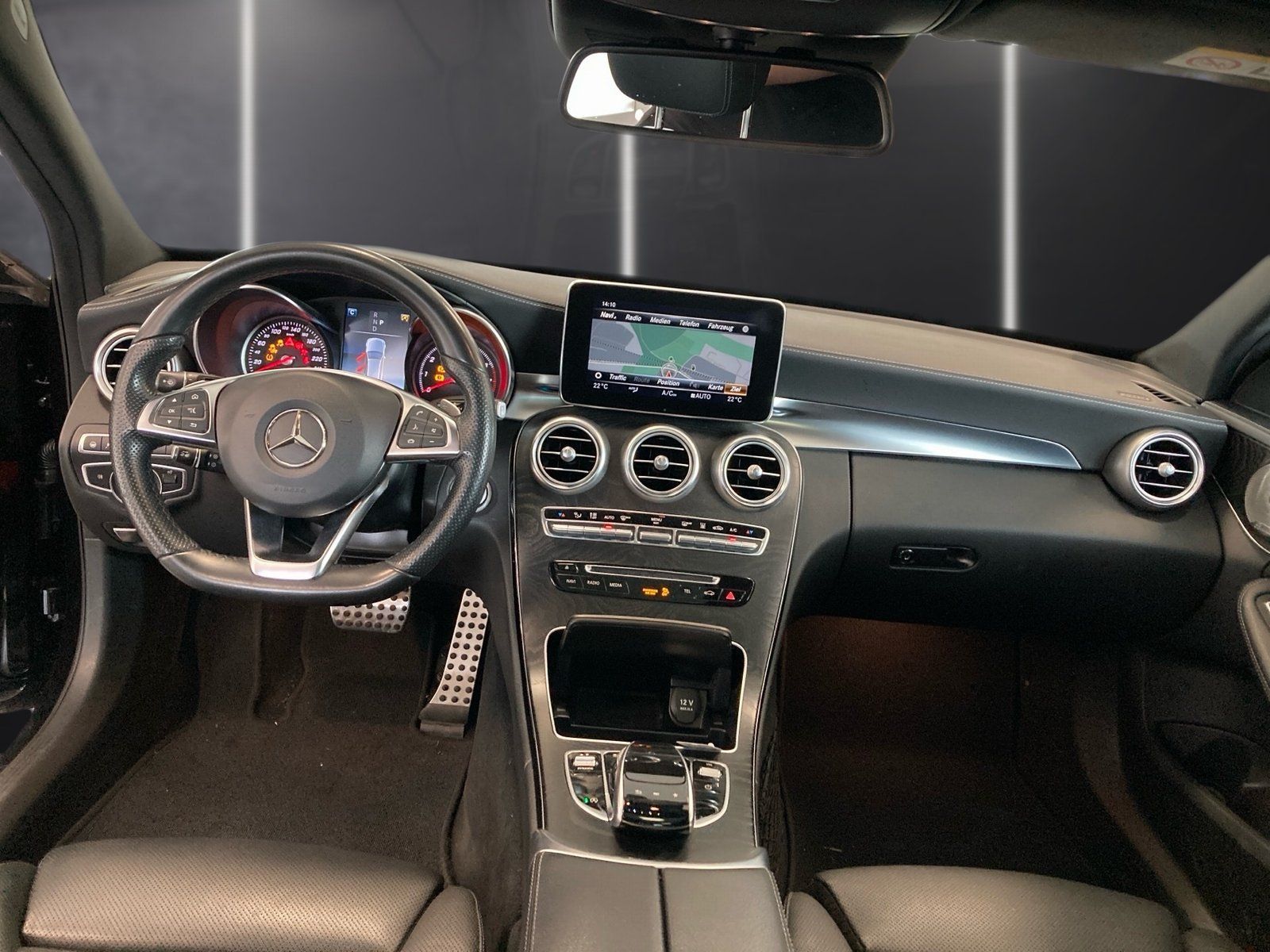Fahrzeugabbildung Mercedes-Benz C 300 T AMG*Distronic*Standheiz*Pano*Sitzklima*
