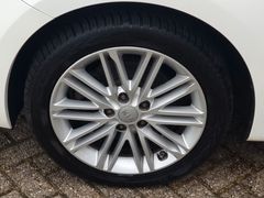 Fahrzeugabbildung Kia Carens 1.7 CRDi Dream Team Navi 7 Sitzer