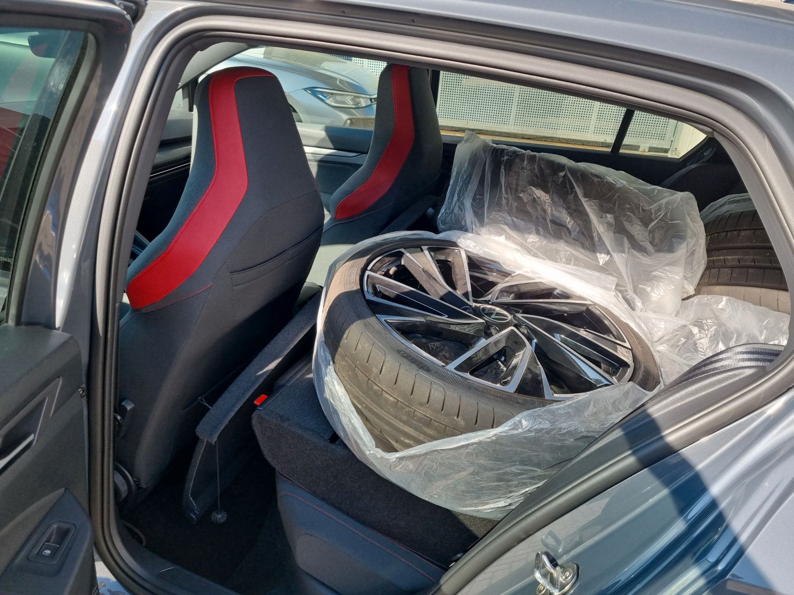 Volkswagen Golf VIII GTI DSG MATRIX HARMAN  DCC KAMERA foto 14