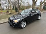 BMW X1 20 i xDrive PANO*NAVI*KAMERA*LEDER*DKG*1 HAND - BMW X1: Limousine