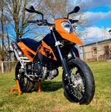 KTM 690 SM Sammlerzustand nur 5.900 km Akrapo. Titan - KTM 2008 690