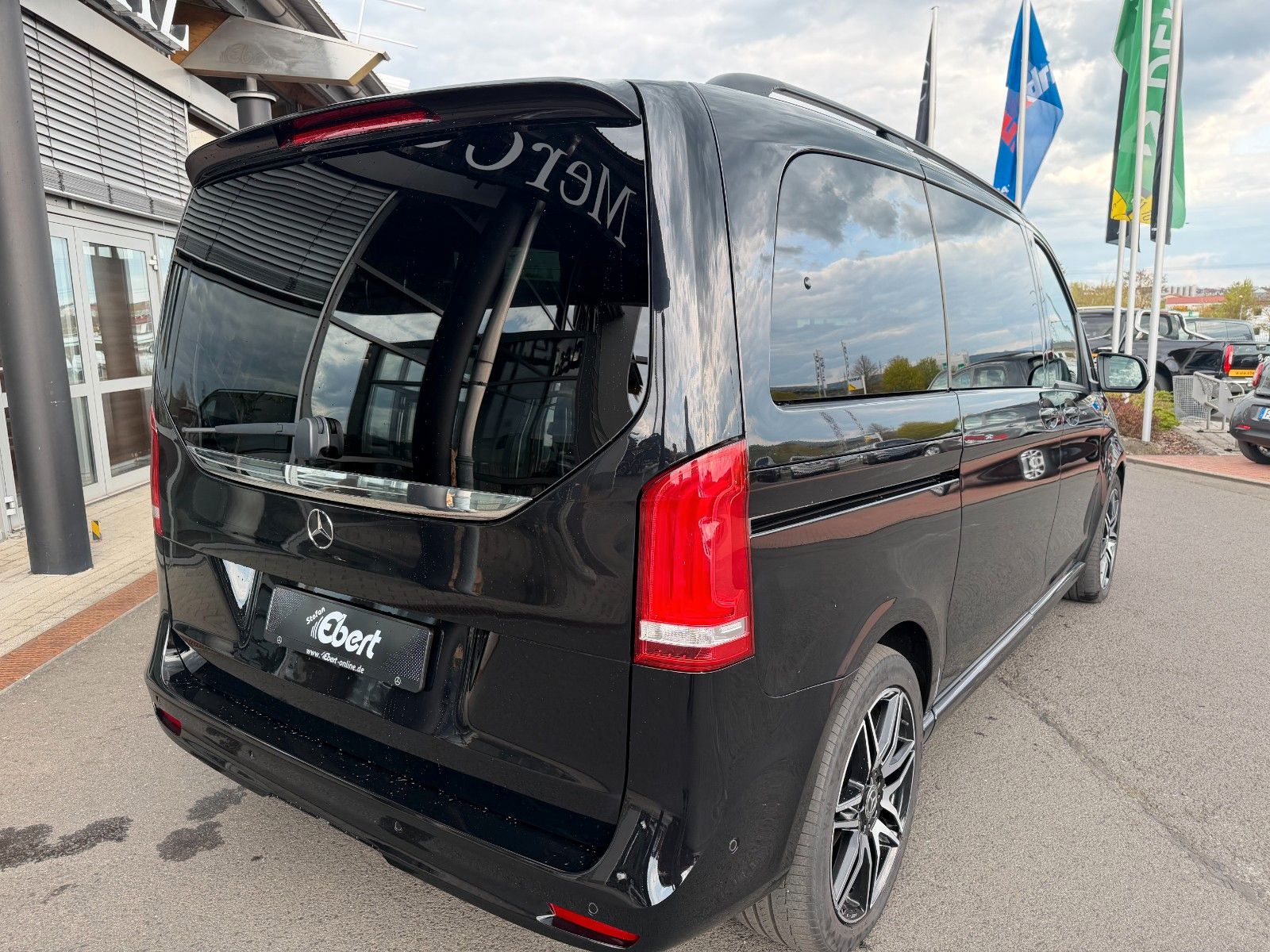 Fahrzeugabbildung Mercedes-Benz V 250 d EDITION AMG Kompakt AHK2,5 DISTRONIC