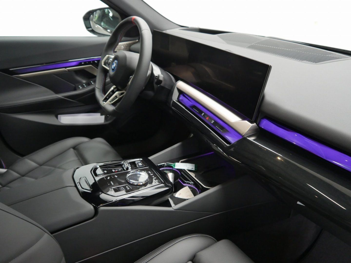 Fahrzeugabbildung BMW i5 M60 xDrive M Sportpaket pro, Sitzbelüftung vo