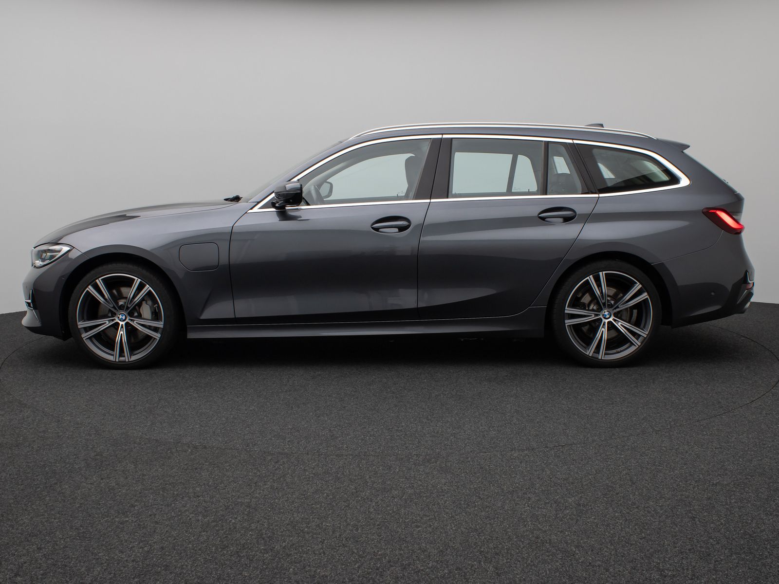 Fahrzeugabbildung BMW 330e Luxury Line 360°HiFi DAB Alarm Sport 19Zoll