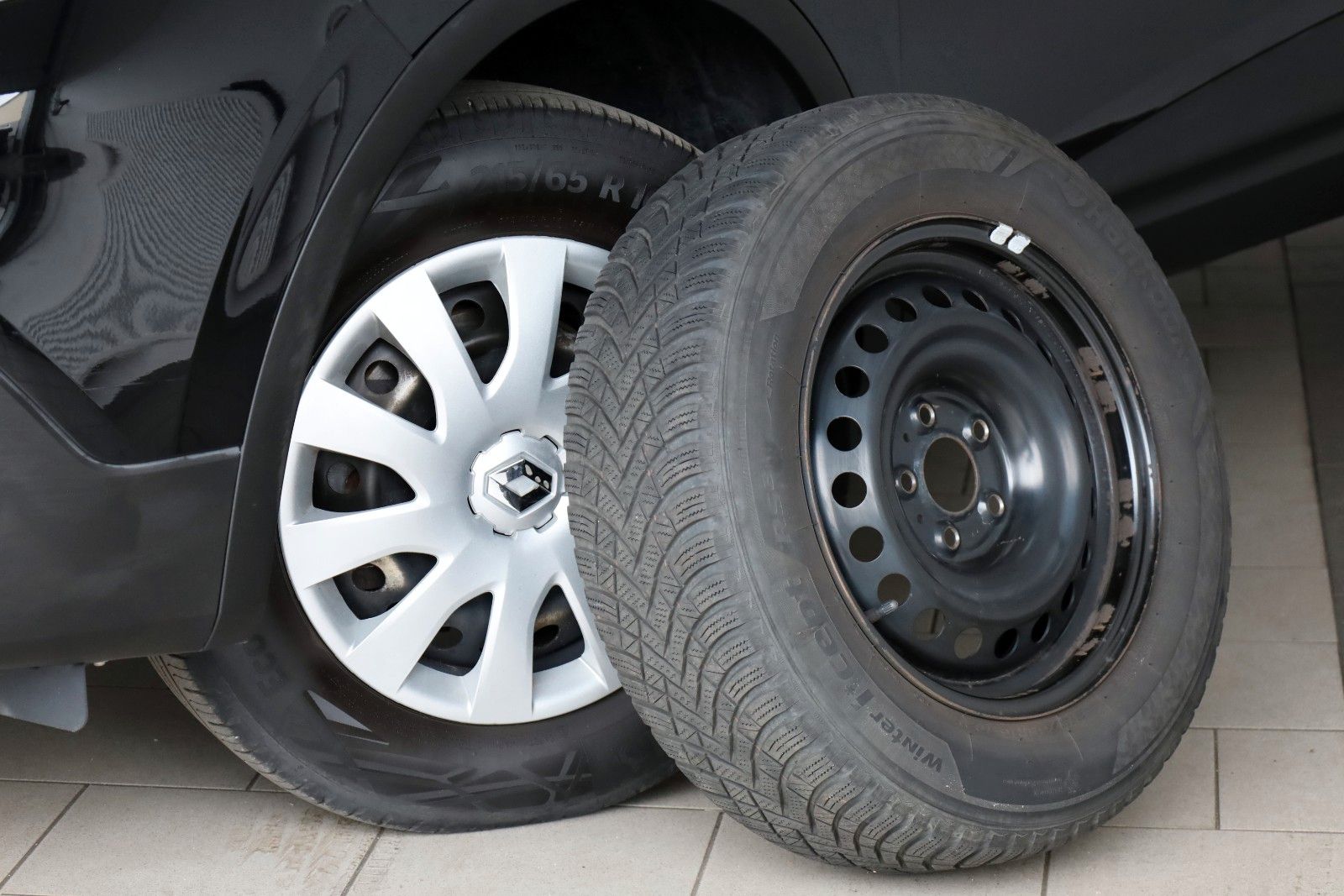 Fahrzeugabbildung Renault Kadjar Life Klima,AHK,8 fach bereift