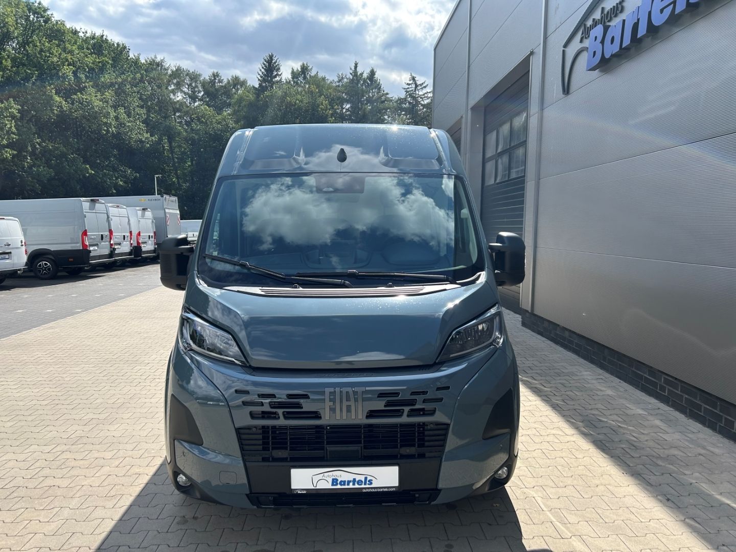 Fahrzeugabbildung Fiat Ducato H2 Kastenwagen 35 L3H2 180 Multijet 10 Zo