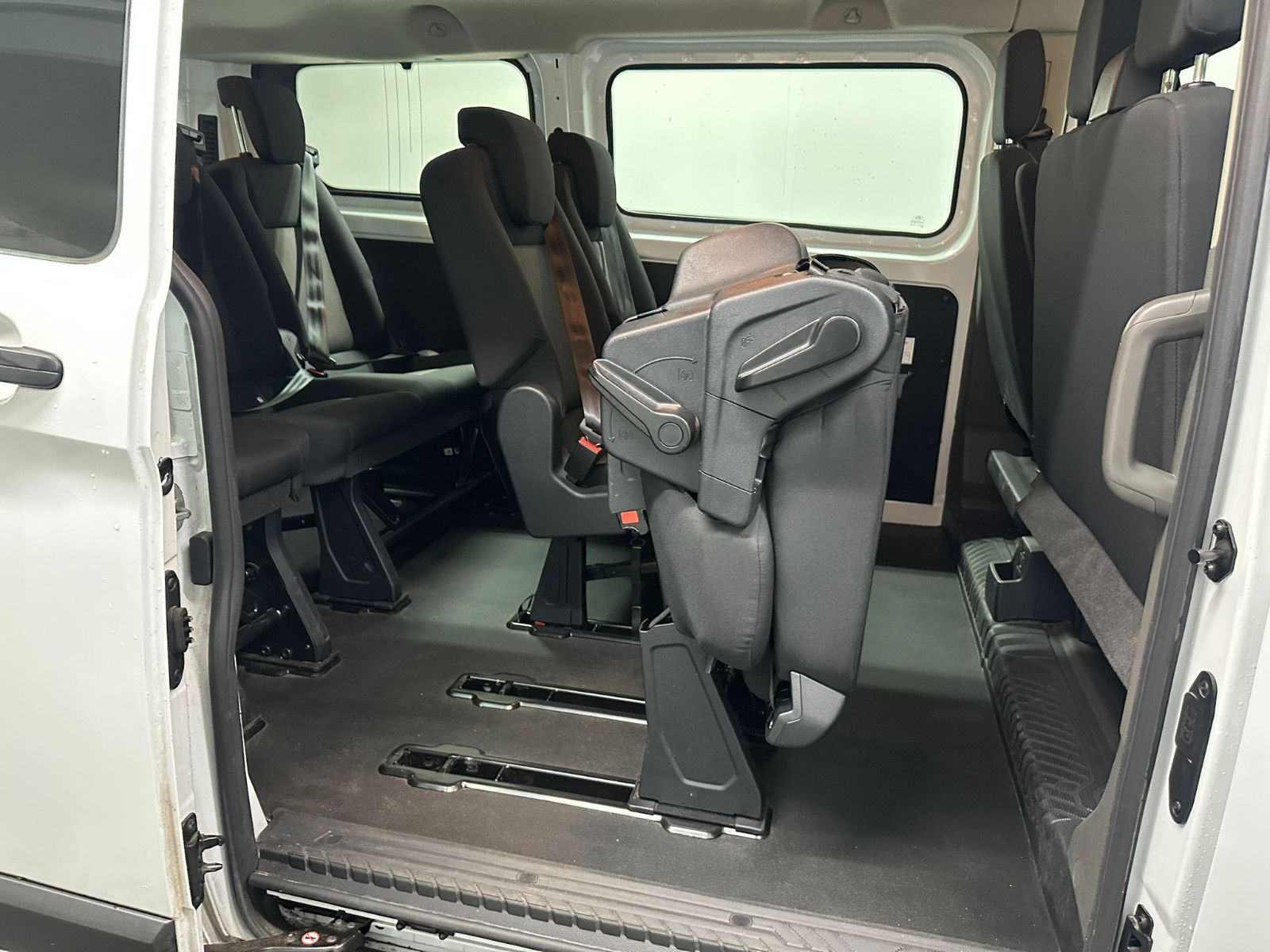 Fahrzeugabbildung Ford Transit Custom 320 L1H1 Trend* 9-SITZE *KLIMA*