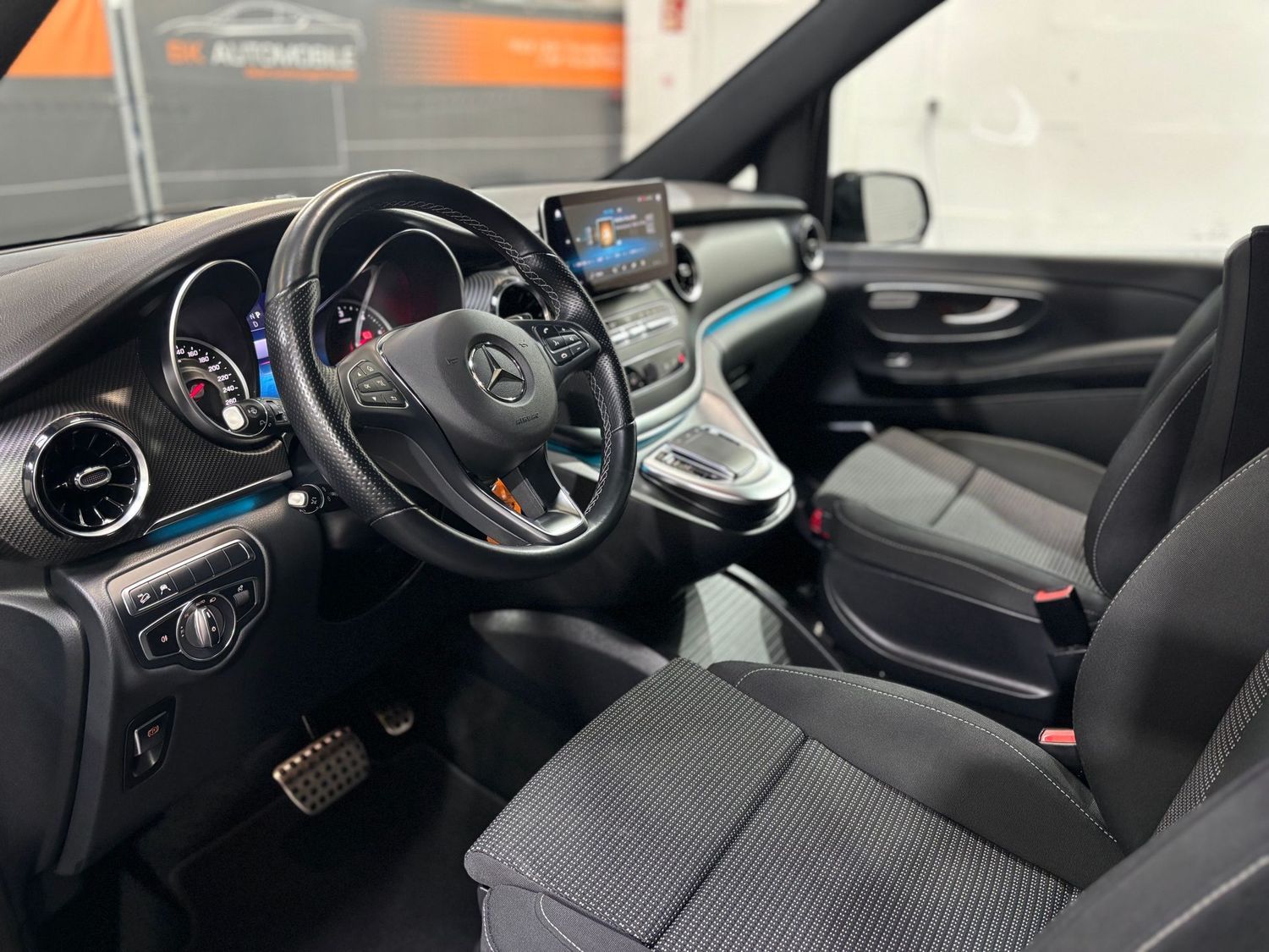 Fahrzeugabbildung Mercedes-Benz V 300 d 4M lang AMG #LED#Kamera#Burmester#Night#