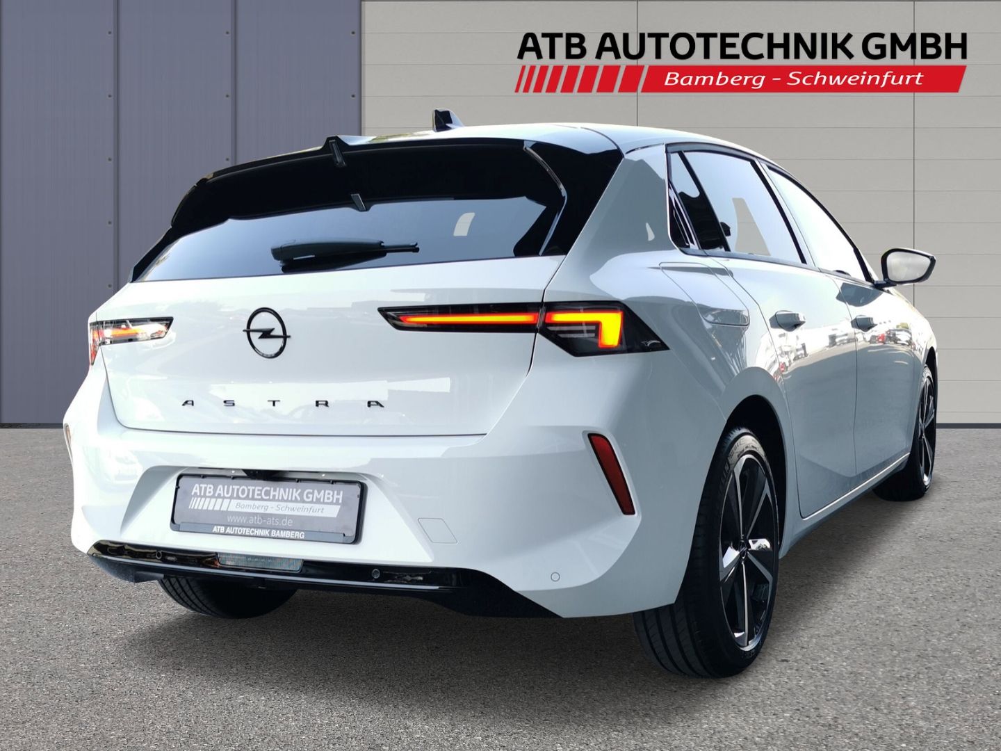 Fahrzeugabbildung Opel Astra GS Line HUD Panorama Navi digitales Cockpi