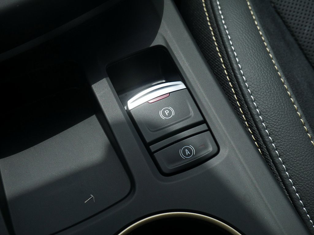 Fahrzeugabbildung Renault Arkana Engineered E-Tech 145 NAVI ACC LED 360°