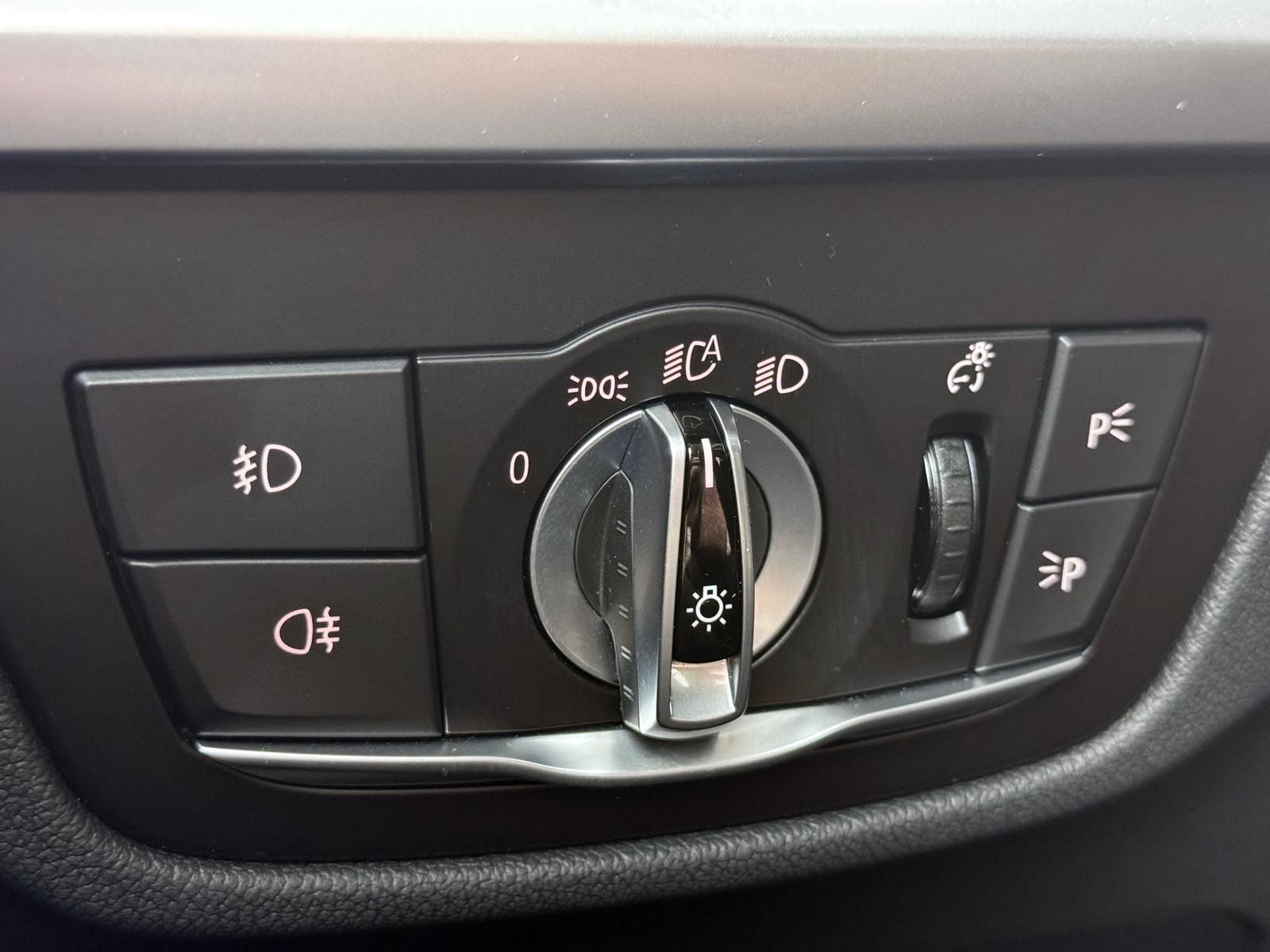 Fahrzeugabbildung BMW xDRIVE20i/ADVANTAGE/ACC/LED/LIVECP/HUD/KEYL/360°