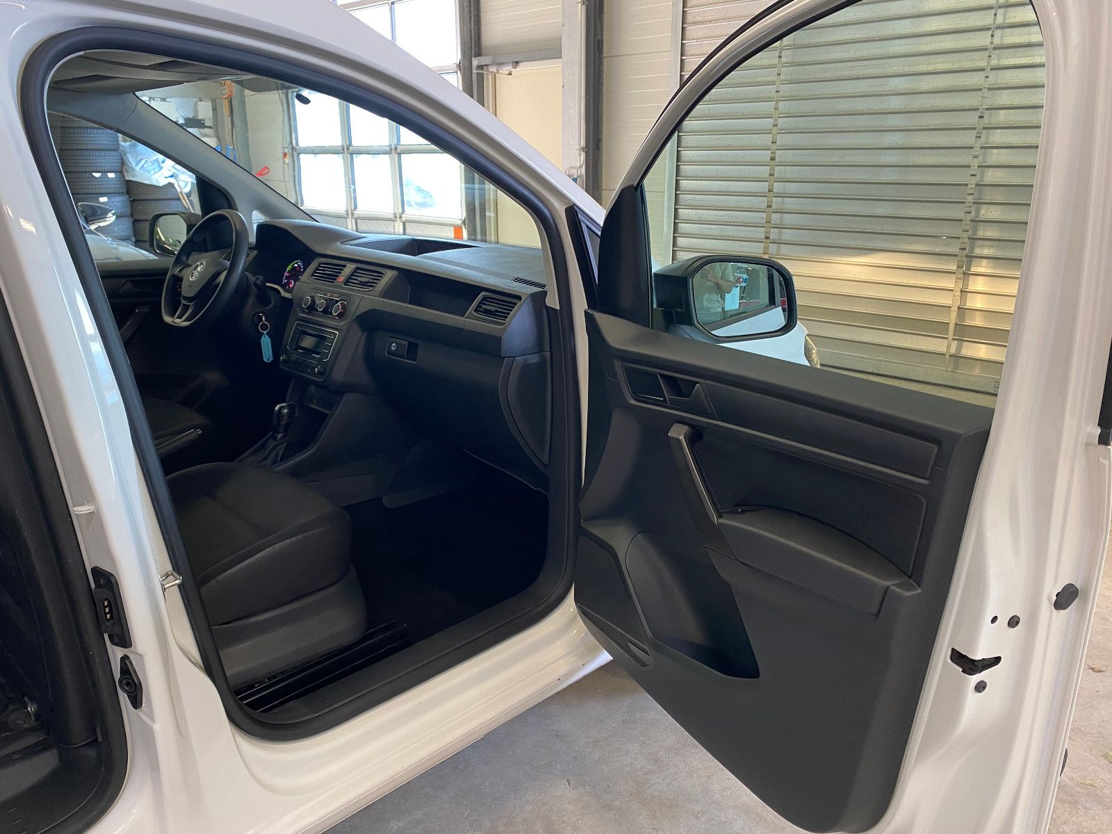 Fahrzeugabbildung Volkswagen Caddy Maxi ABT e Kasten Elektro DSG Klima PDC