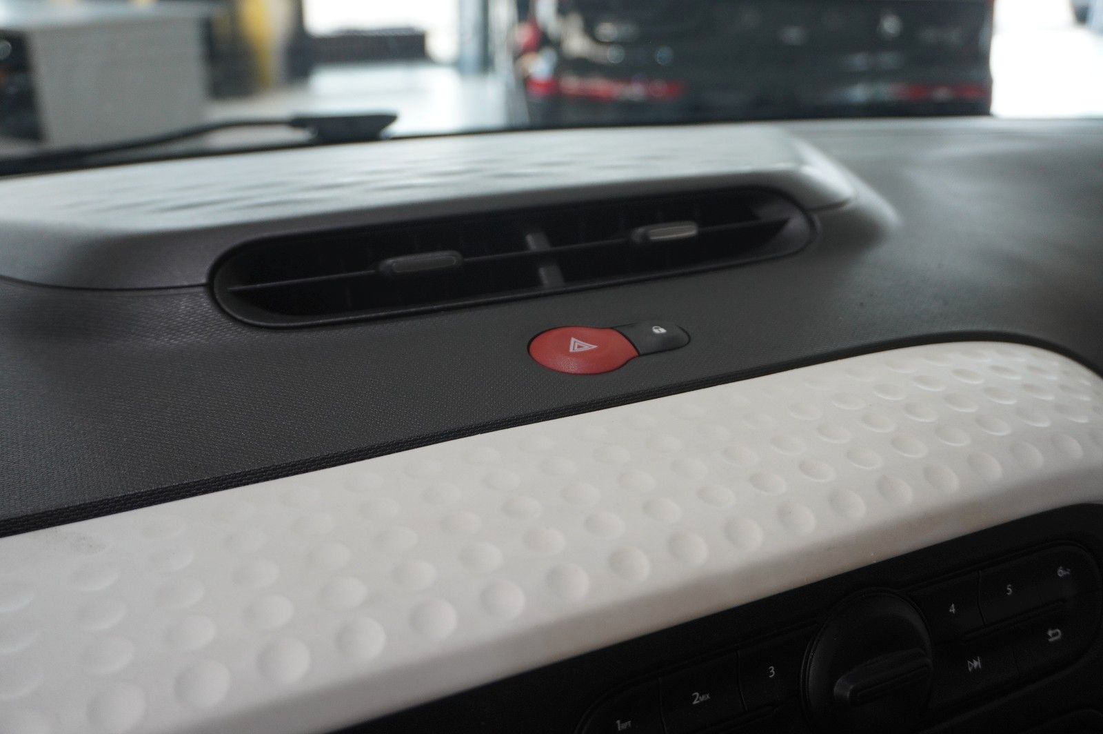 Fahrzeugabbildung Renault Twingo 1.0 SCE LIMITED 5-TÜR  LED/KLIMA/USB/BT