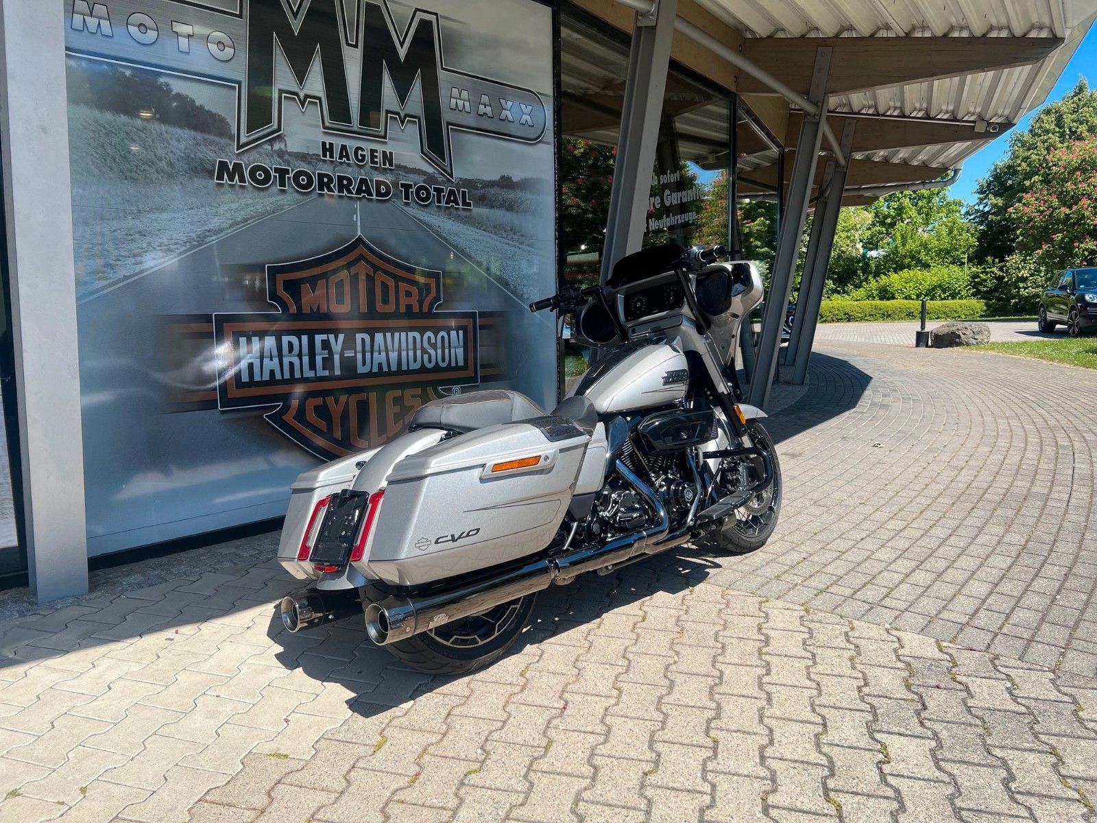 Fahrzeugabbildung Harley-Davidson Street Glide CVO Jekill & H-D Ape Lenker