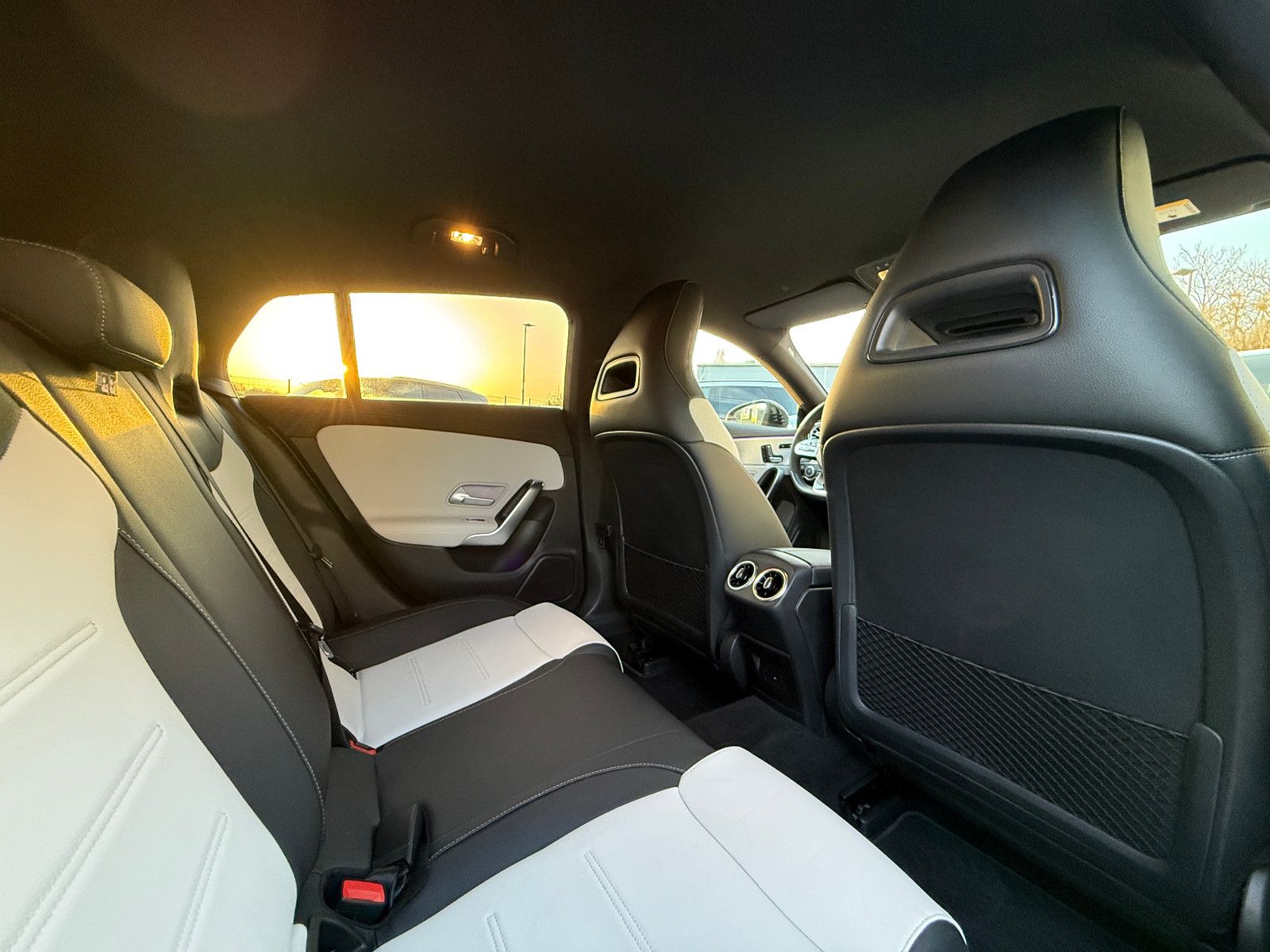 Fahrzeugabbildung Mercedes-Benz CLA 250 SB AMG-Line ACC Leder LED Memory Kamera