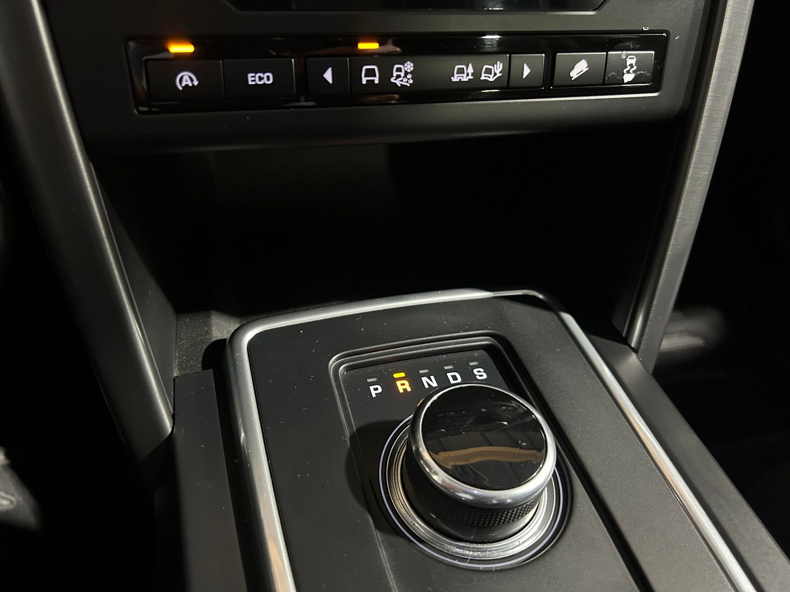 Fahrzeugabbildung Land Rover Discovery Sport SE AWD/KAMERA/NAVI/SHZ/PDC/
