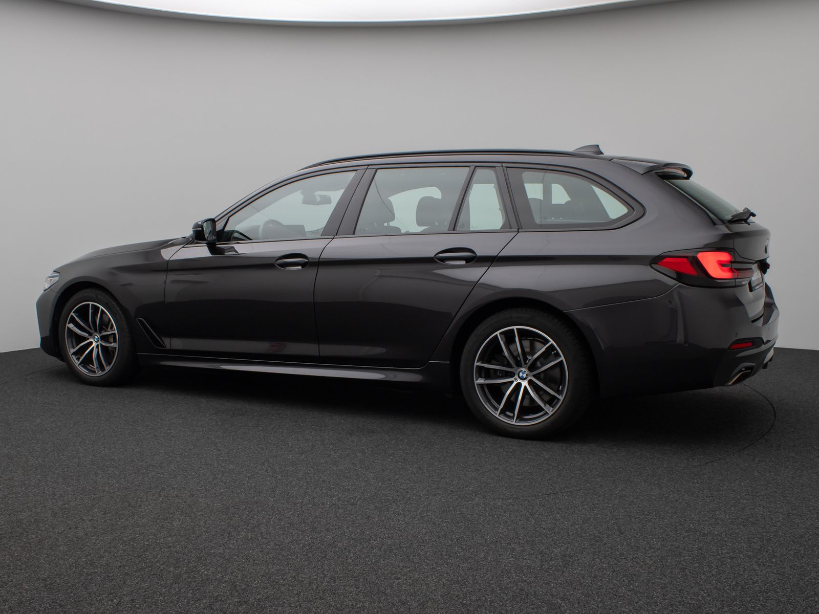 Fahrzeugabbildung BMW 530d xD M Sport Laser Kamera HUD DAB H/K Komfort