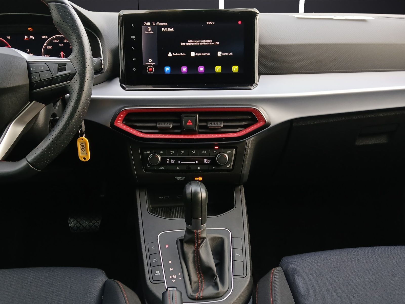 Fahrzeugabbildung SEAT Ibiza TSI FR DSG LED Navi AID ACC RFK SH 18"