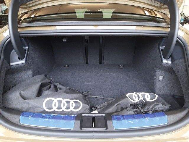 Fahrzeugabbildung Audi e-tron GT quattro PANO HeadUp StdHz Navi LED