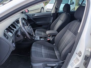 Volkswagen Golf - 10