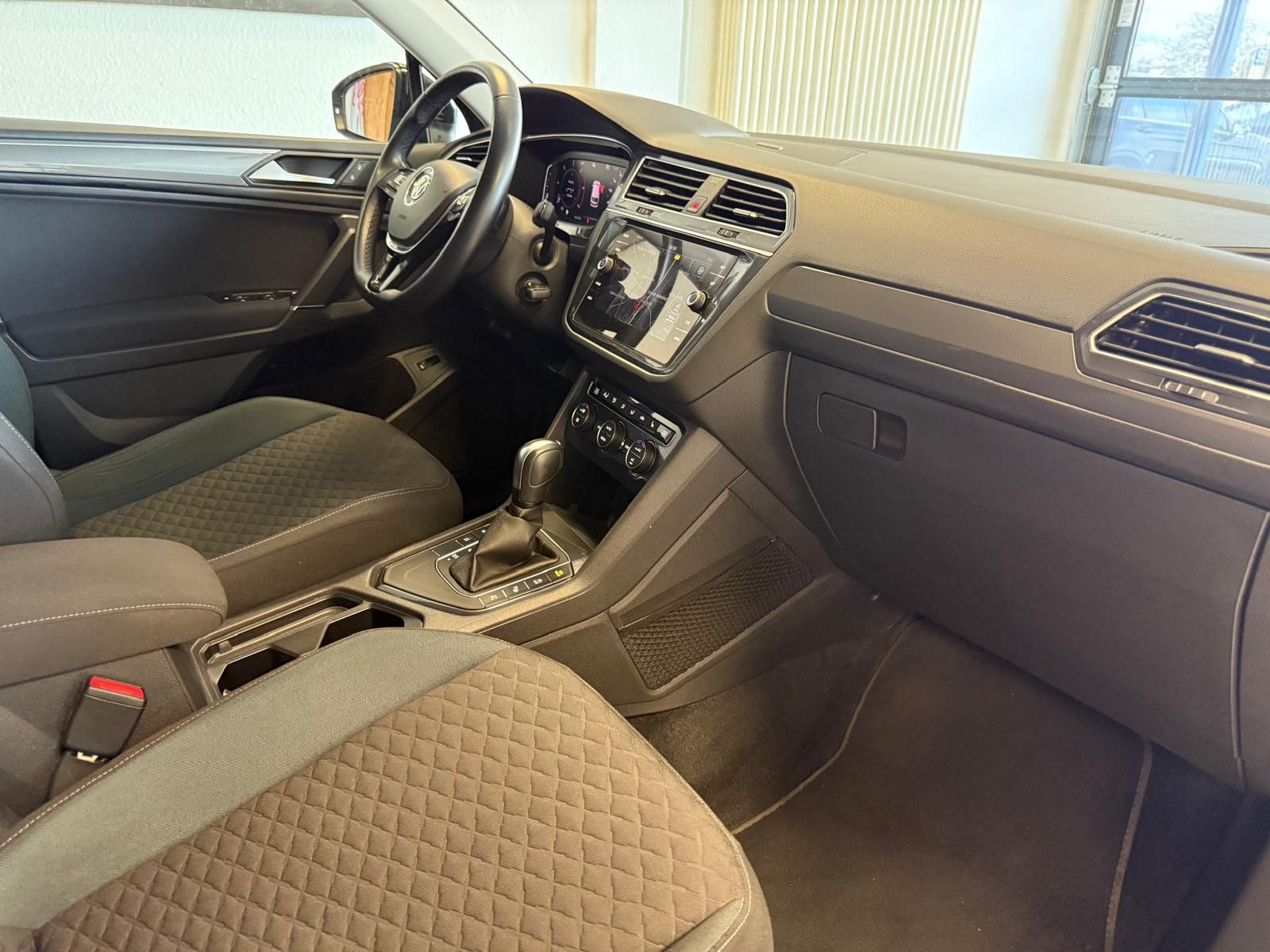Fahrzeugabbildung Volkswagen Tiguan Allspace IQ.DRIVE/1. Hand / Navi /Digital