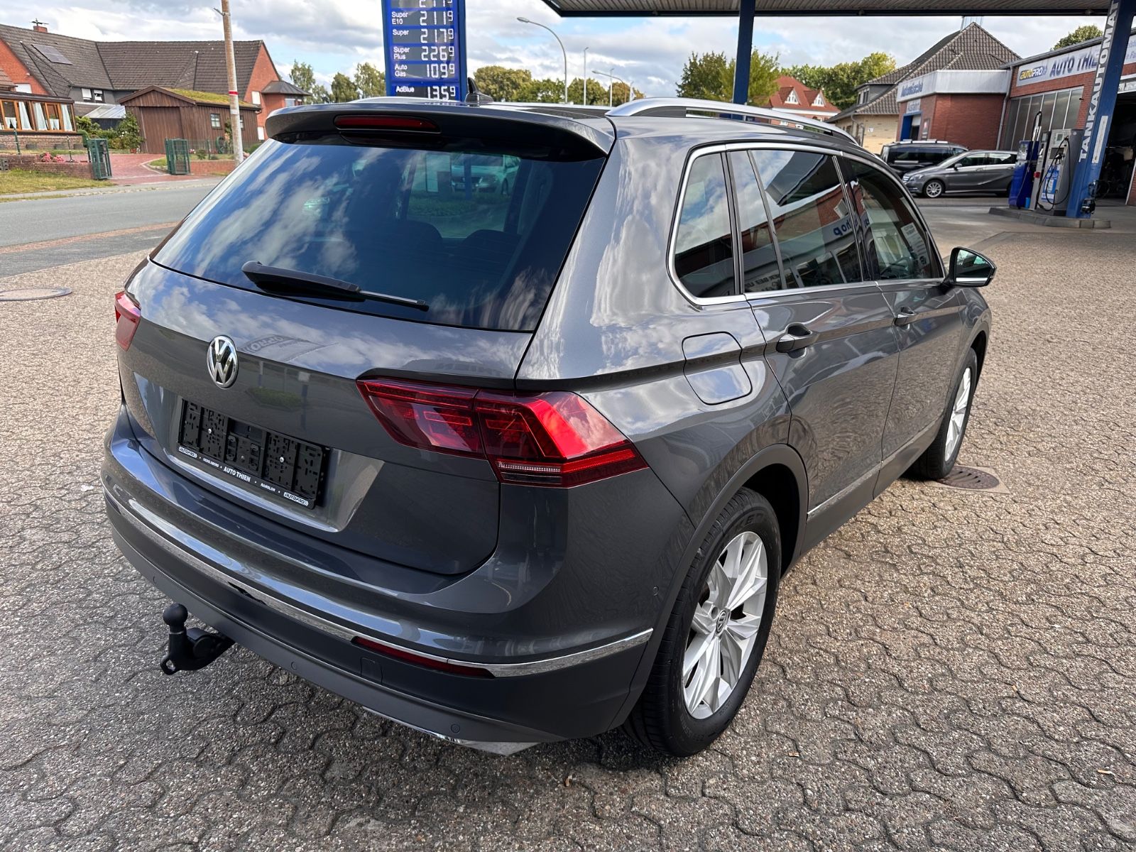 Fahrzeugabbildung Volkswagen Tiguan 2.0 TDI 4M Highline DSG AHK/HUD/Navi/LED