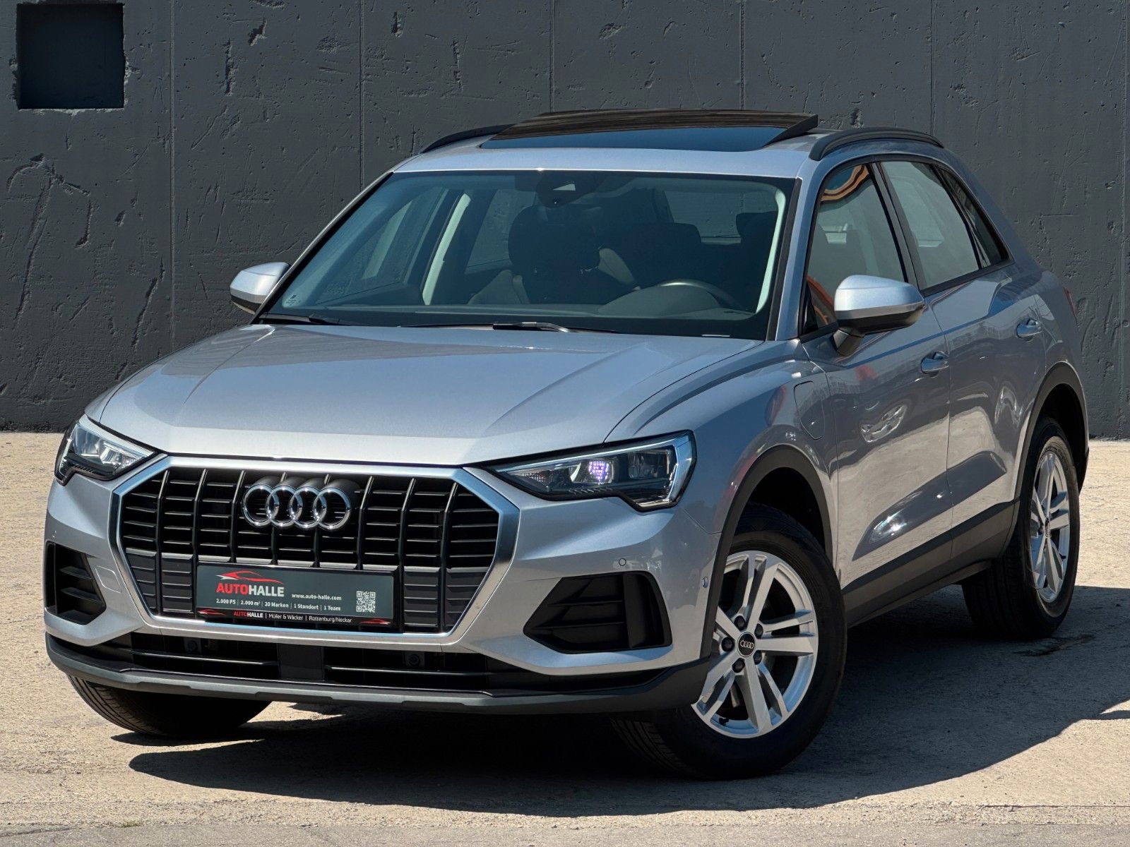 Fahrzeugabbildung Audi Q3 45 TFSI e S tronic basis Ambiente Sonos Pano
