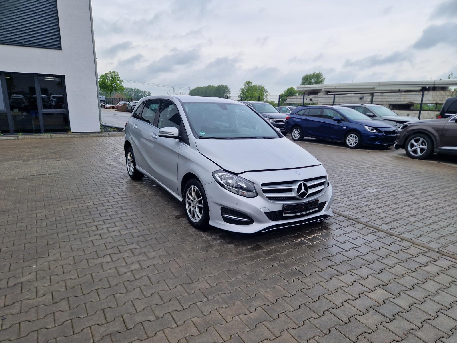 Mercedes-Benz B 180 1.6 KAT (246.242)