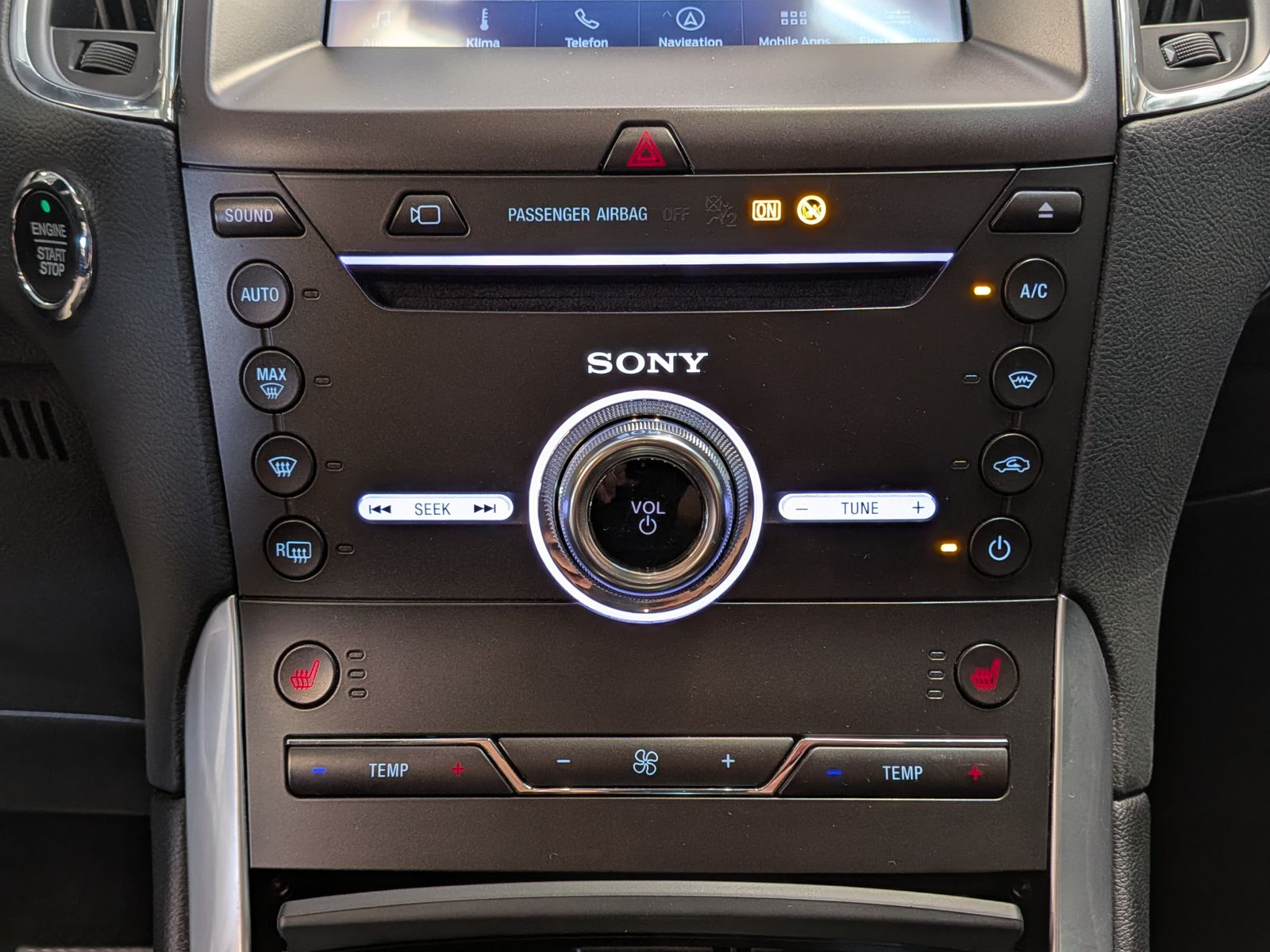 Fahrzeugabbildung Ford S-MAX 2.0 Aut. Titanium*LED*CAM*ACC*AHK*7-SITZE