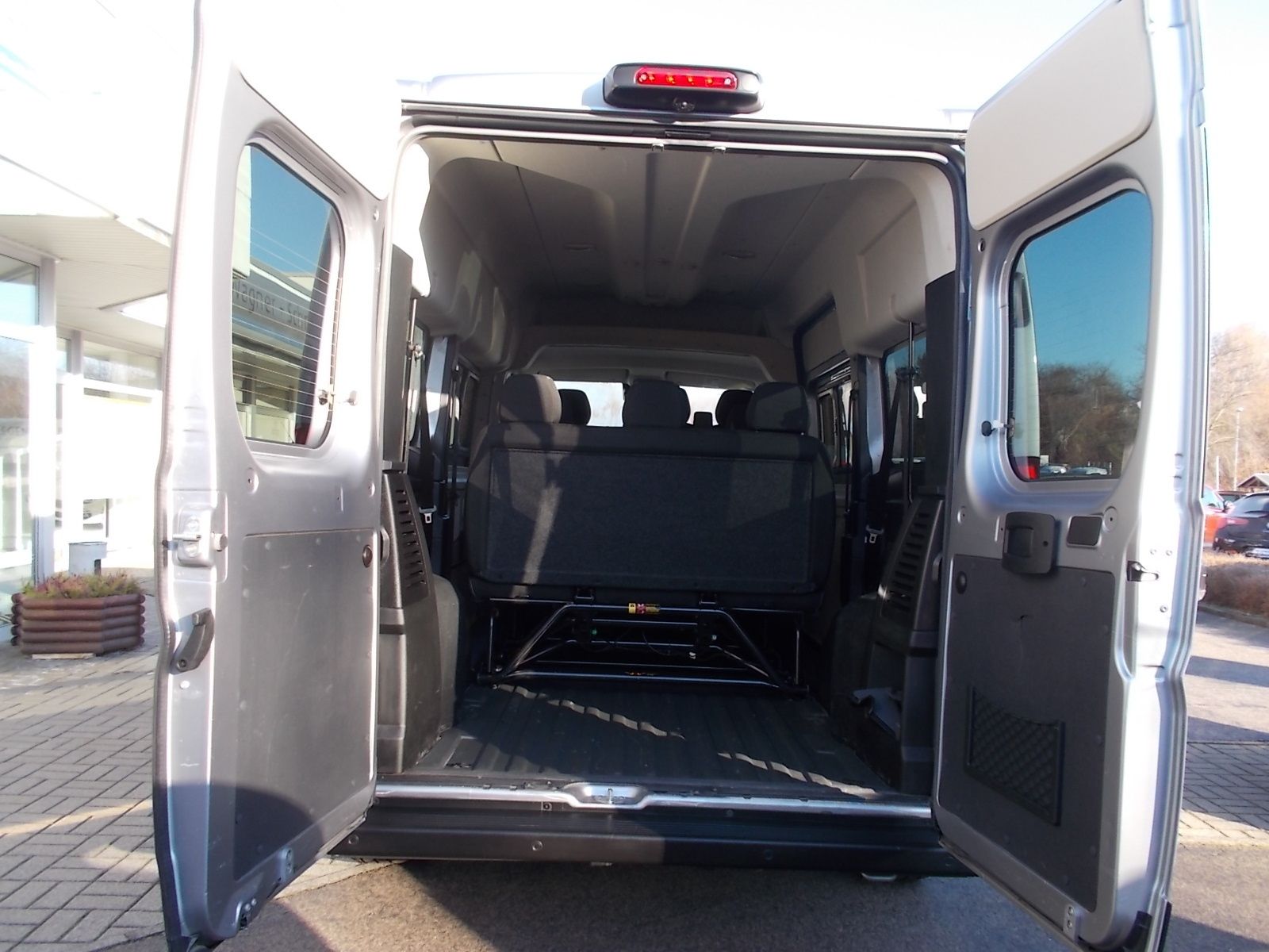 Fahrzeugabbildung Fiat Ducato Kombi 33 L2H2 140 Multijet + 9 Sitzer