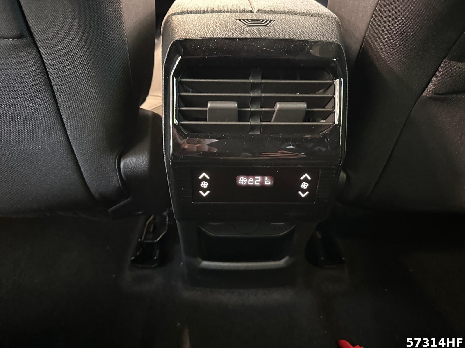 Fahrzeugabbildung Peugeot 5008 Allure Business HYBRID 145 e-DSC6