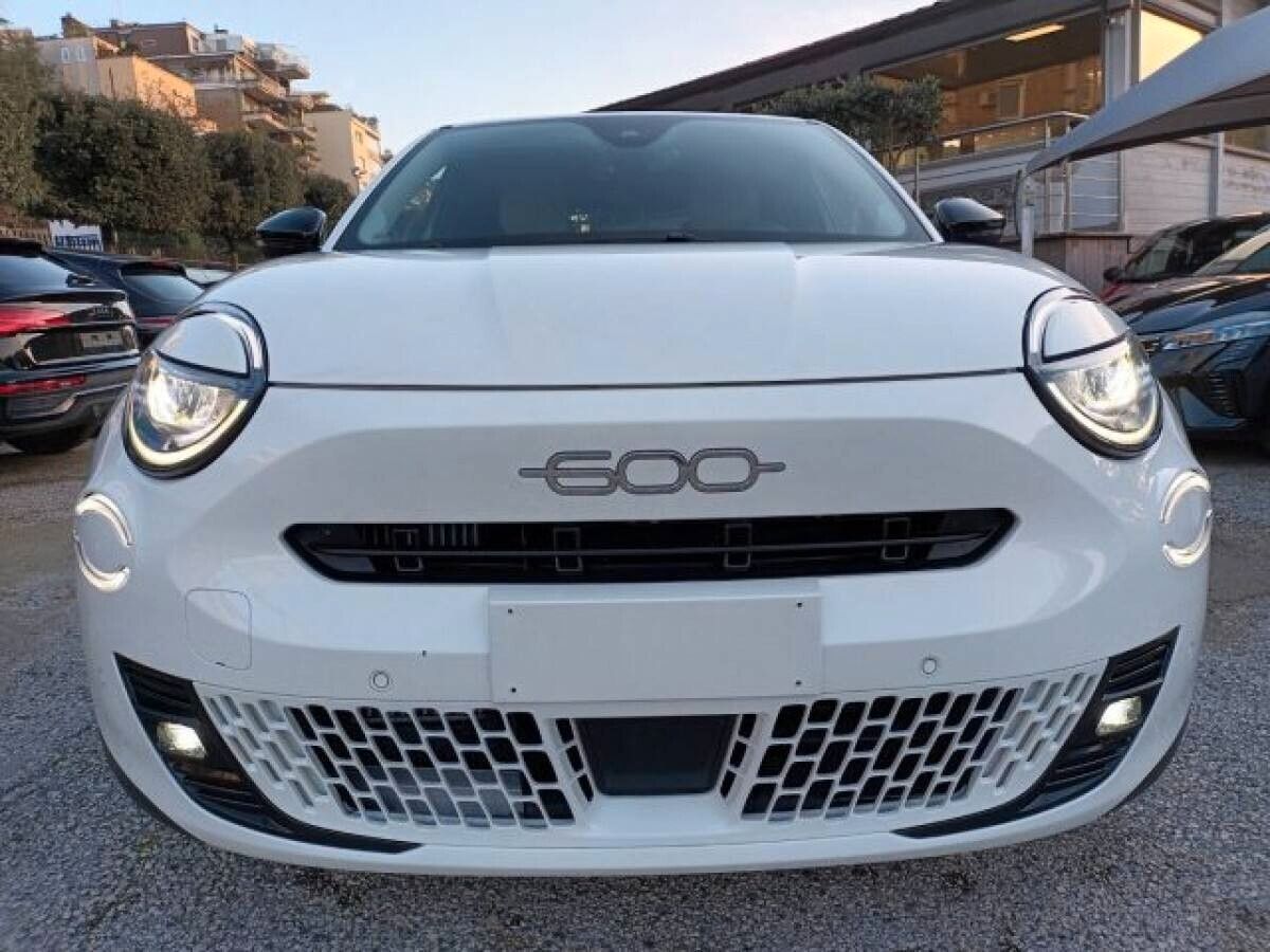 Fiat 600 Hybrid 110 CV DCT MHEV La Prima imagem 2