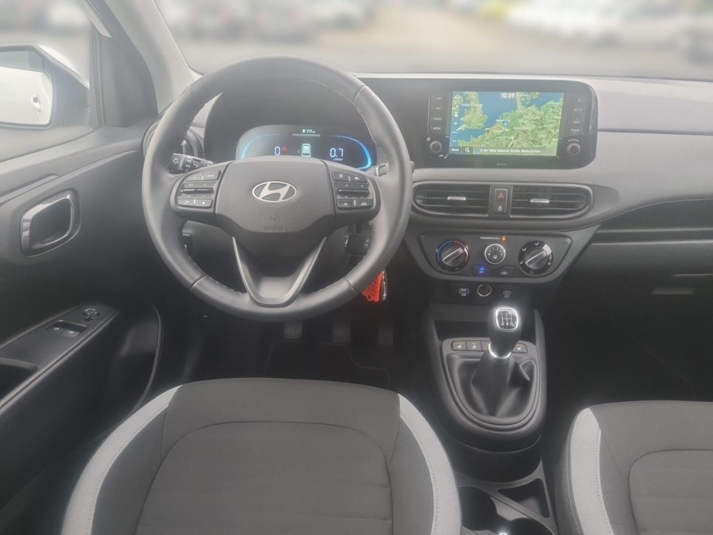 Fahrzeugabbildung Hyundai i10 FL 1.0 Benzin MT Allwetterreifen PDC Klima