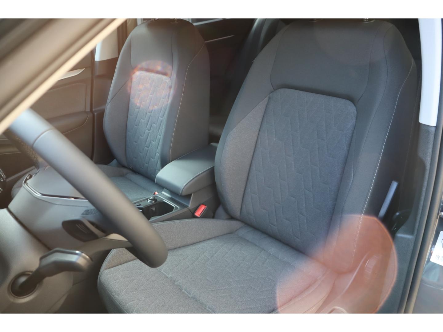 Volkswagen Golf VIII 1.5 eTSI DSG AHK Winterpaket RFK Side, миниатюра 21