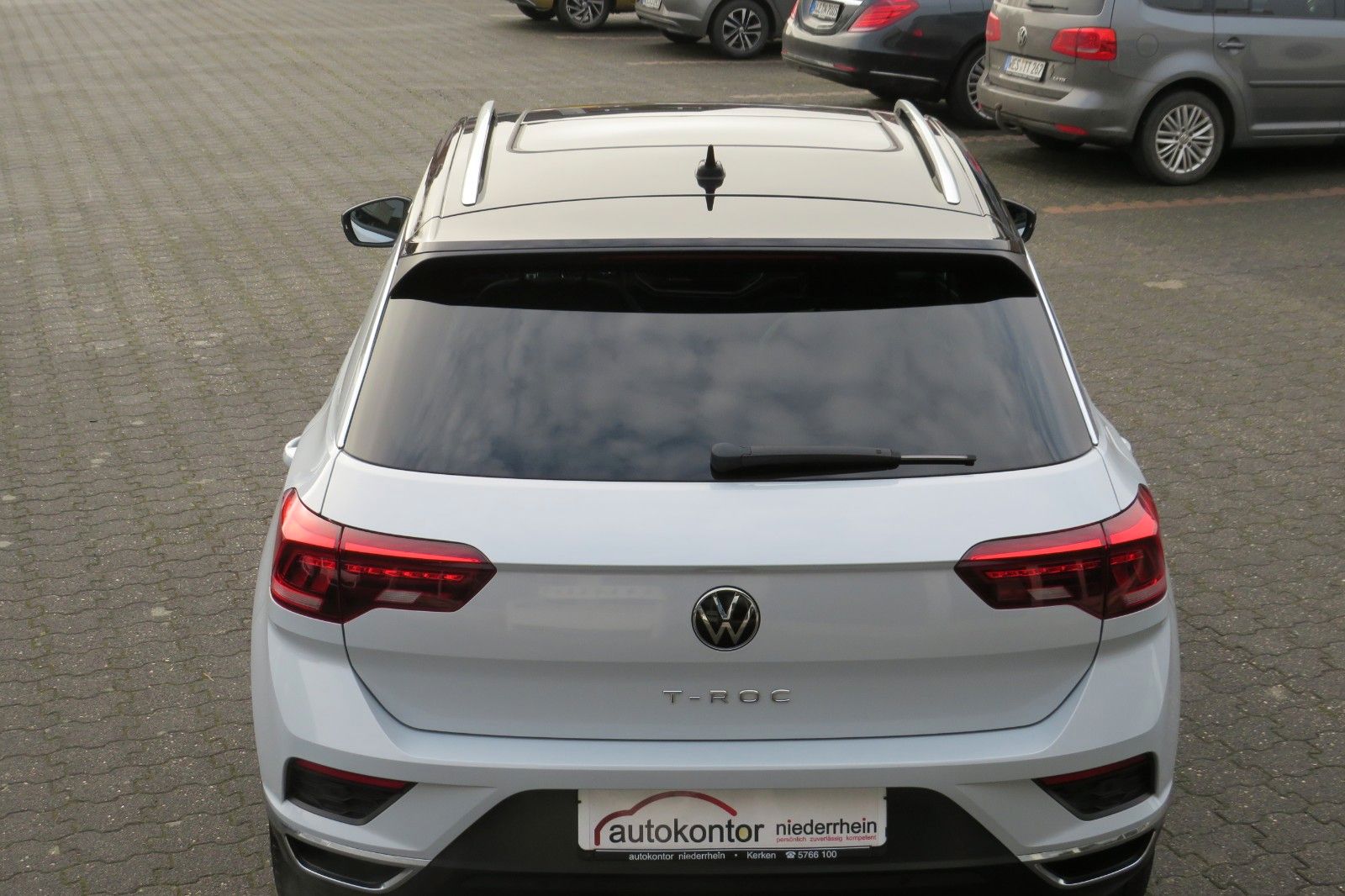 Fahrzeugabbildung Volkswagen T-Roc Sport R-LINE PANO 18`LED NAVI BEATS 1.HD