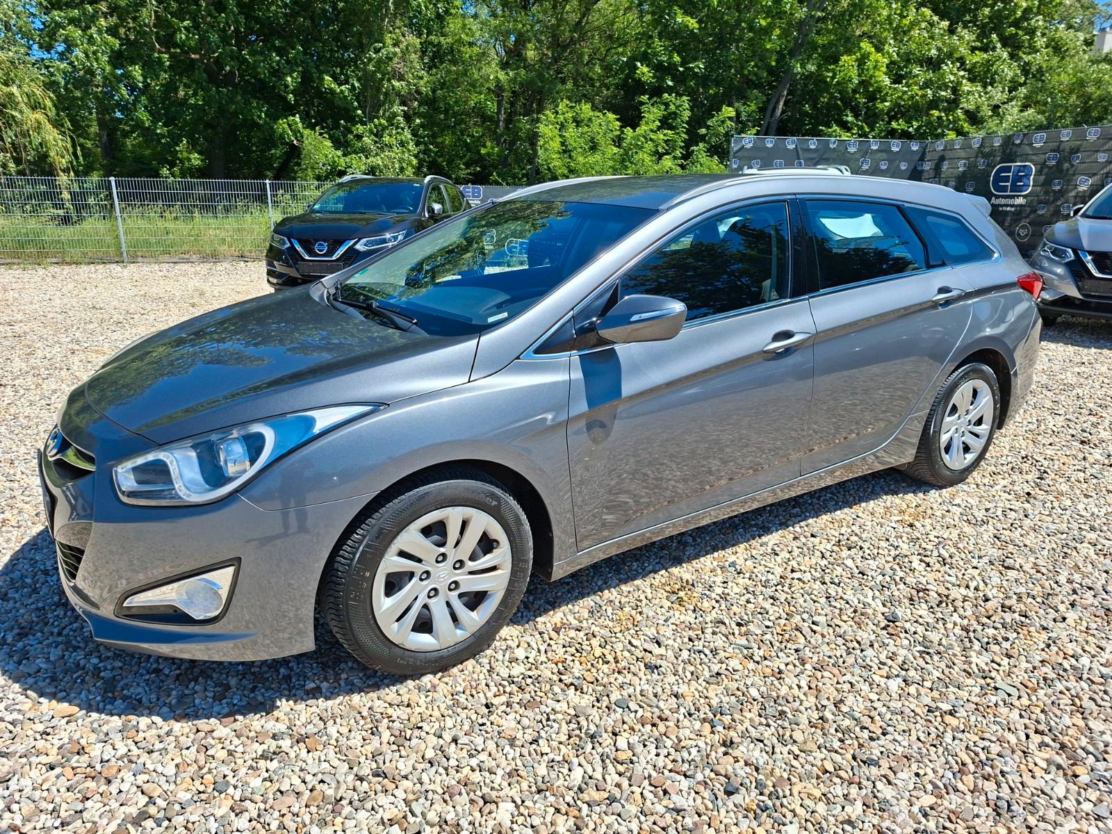 Hyundai i40 2013 — interior