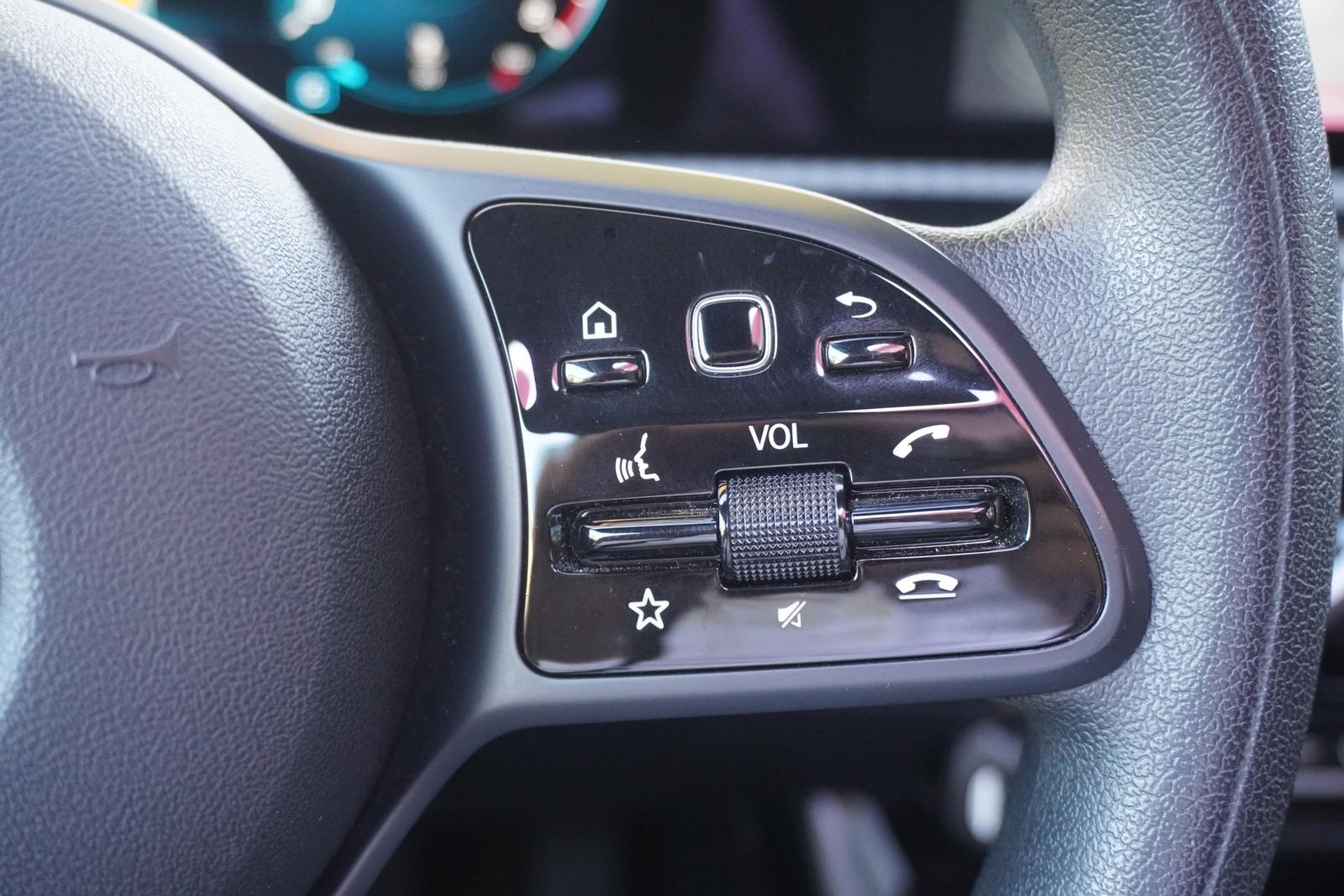 Mercedes-Benz A200 Progressive Navi Panorama Android Apple PDC