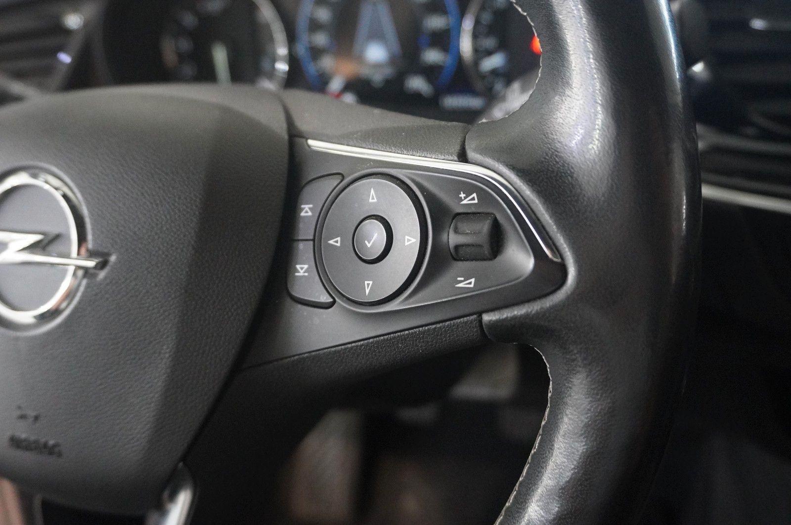 Fahrzeugabbildung Opel Insignia B ST 2.0D BUSINESS NAVI/LED/KAMERA/AHK