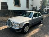 Mercedes-Benz Mercedes w124 220e - Mercedes-Benz 220: W124