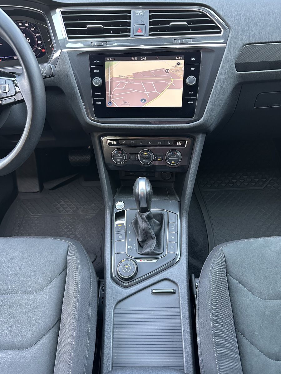 Fahrzeugabbildung Volkswagen Tiguan Allspace 2.0 TDI HL 4M NAV+LED+AHK+PANORA