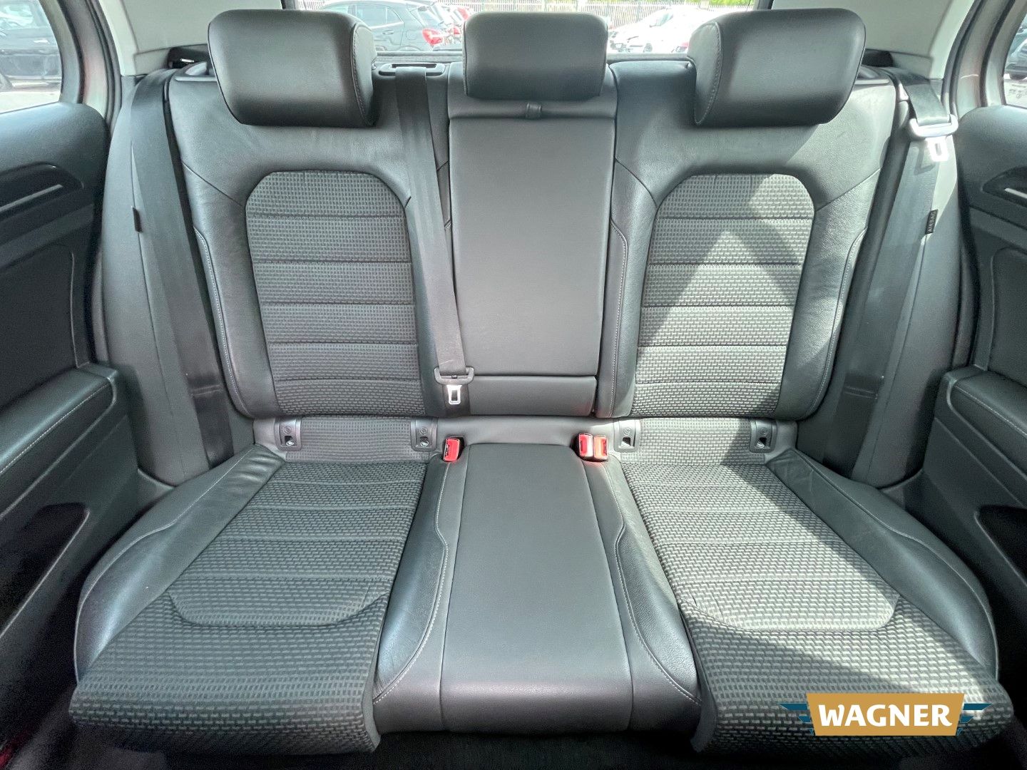 Fahrzeugabbildung Volkswagen Golf VII Highline BMT Klimaautomatik Bi-Xenon