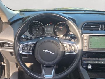 Jaguar F-Pace - 10