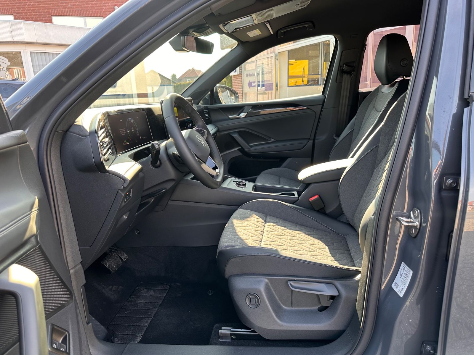 Fahrzeugabbildung Volkswagen Tiguan Life 1.5 e-Hybrid DSG ACC/APP/PDC/LED+