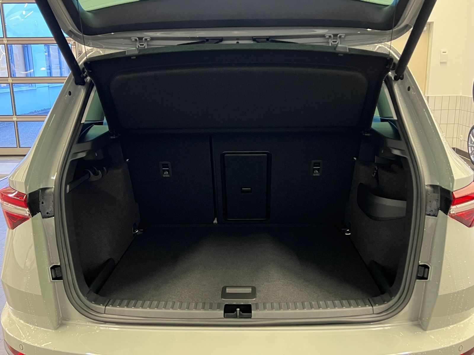 Fahrzeugabbildung SKODA Karoq TOUR 1.5 TSI DSG *AHK, LED, ACC, 17''-LM*
