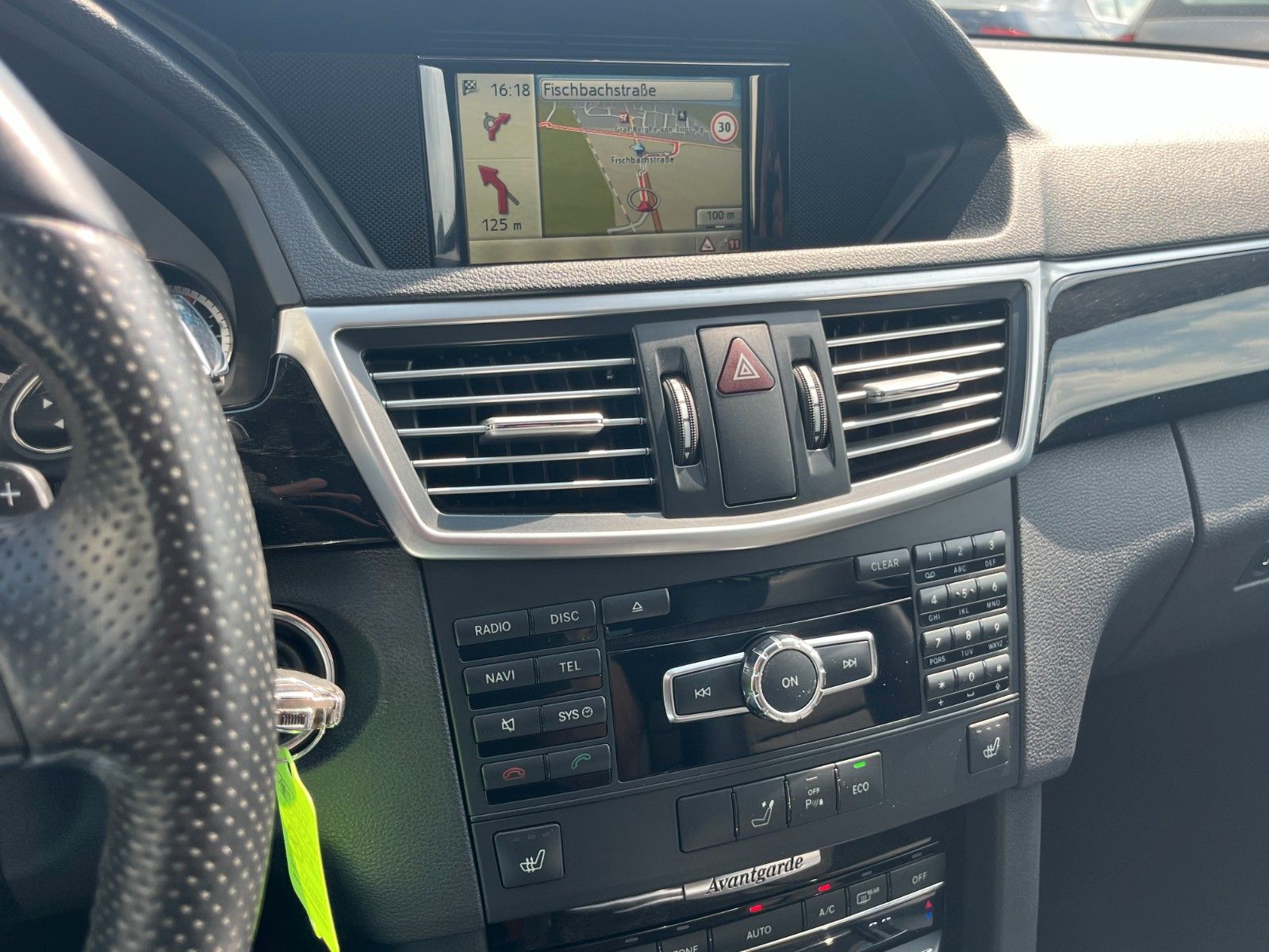 Fahrzeugabbildung Mercedes-Benz E 300 CDI Aut. AVANTGARDE Navi Xenon Leder AHK