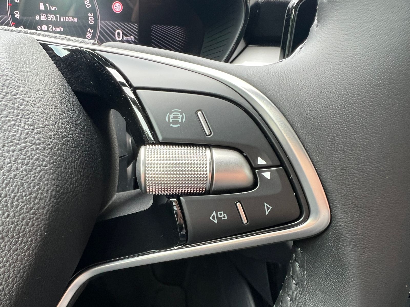 Fahrzeugabbildung SKODA Fabia  Selection 1.0 MPI *Climatronic, LED, Einp
