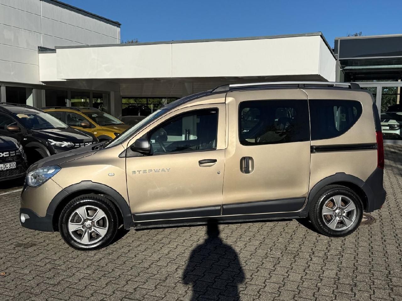 Fahrzeugabbildung Dacia Dokker Stepway TCe 115 N1