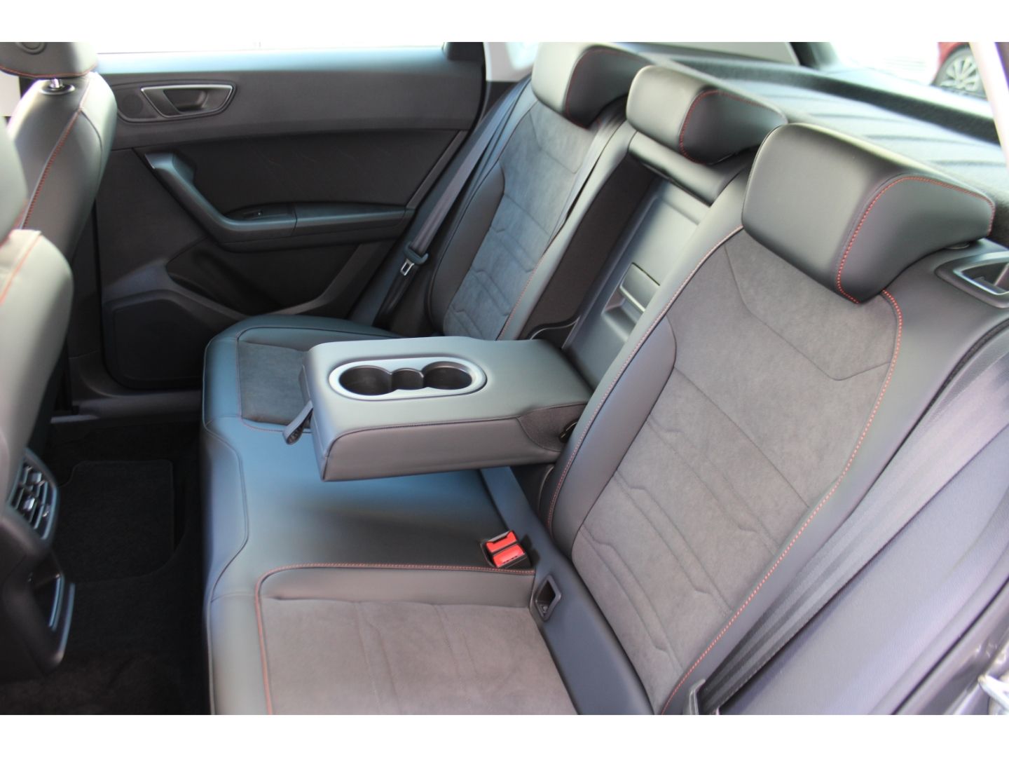 Fahrzeugabbildung SEAT Ateca 1.5 TSi FR ACC LED PDC RFK el. AHK Navi DA