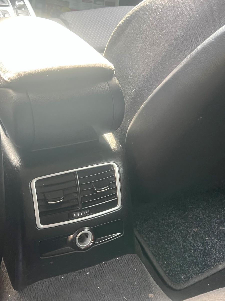 Audi A6 2009 — салон